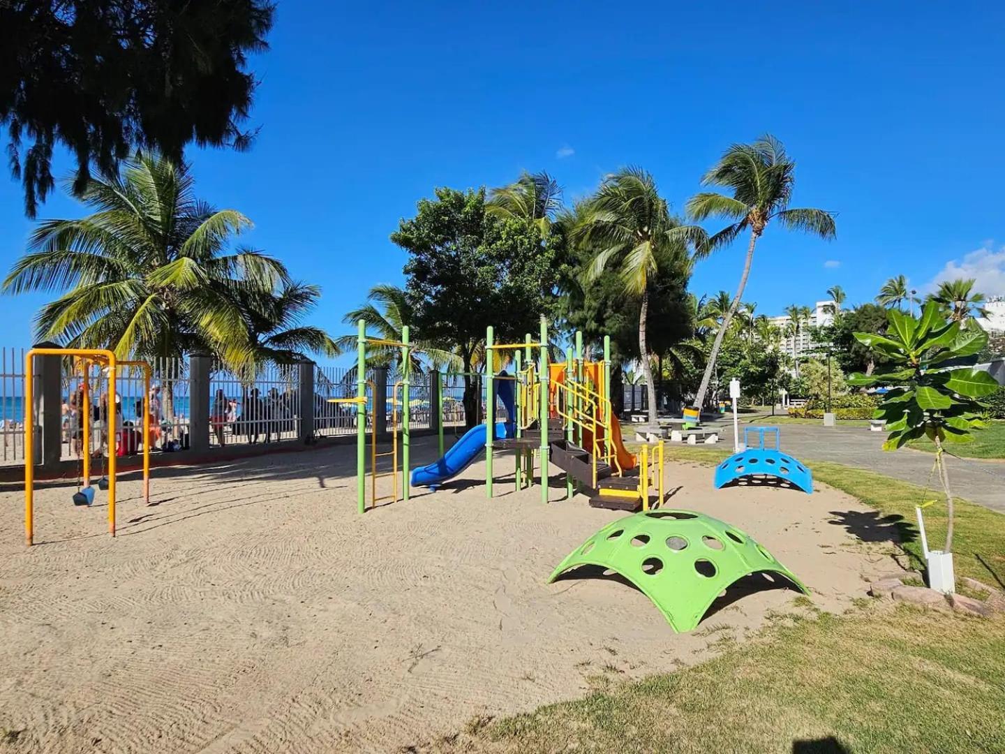 Steps From Foxwoods- Beachfront Retreat With Pools San Juan Luaran gambar